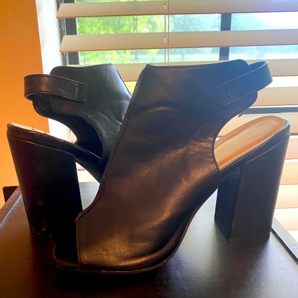 Vivid Diva, Black leather heels, Women’s size 7.5 - Picture 2 of 7